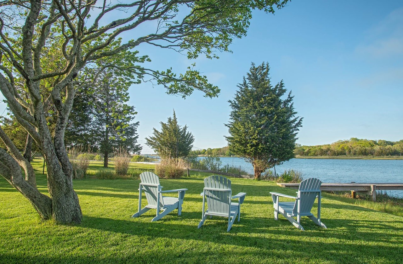 Modern Waterfront with Dock in East Hampton 