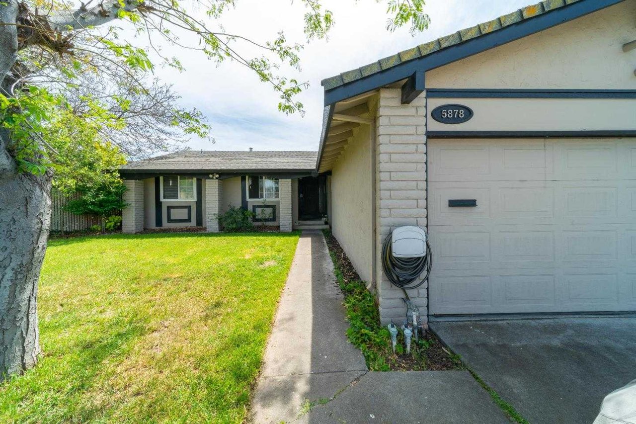 5878 Paddon CIR