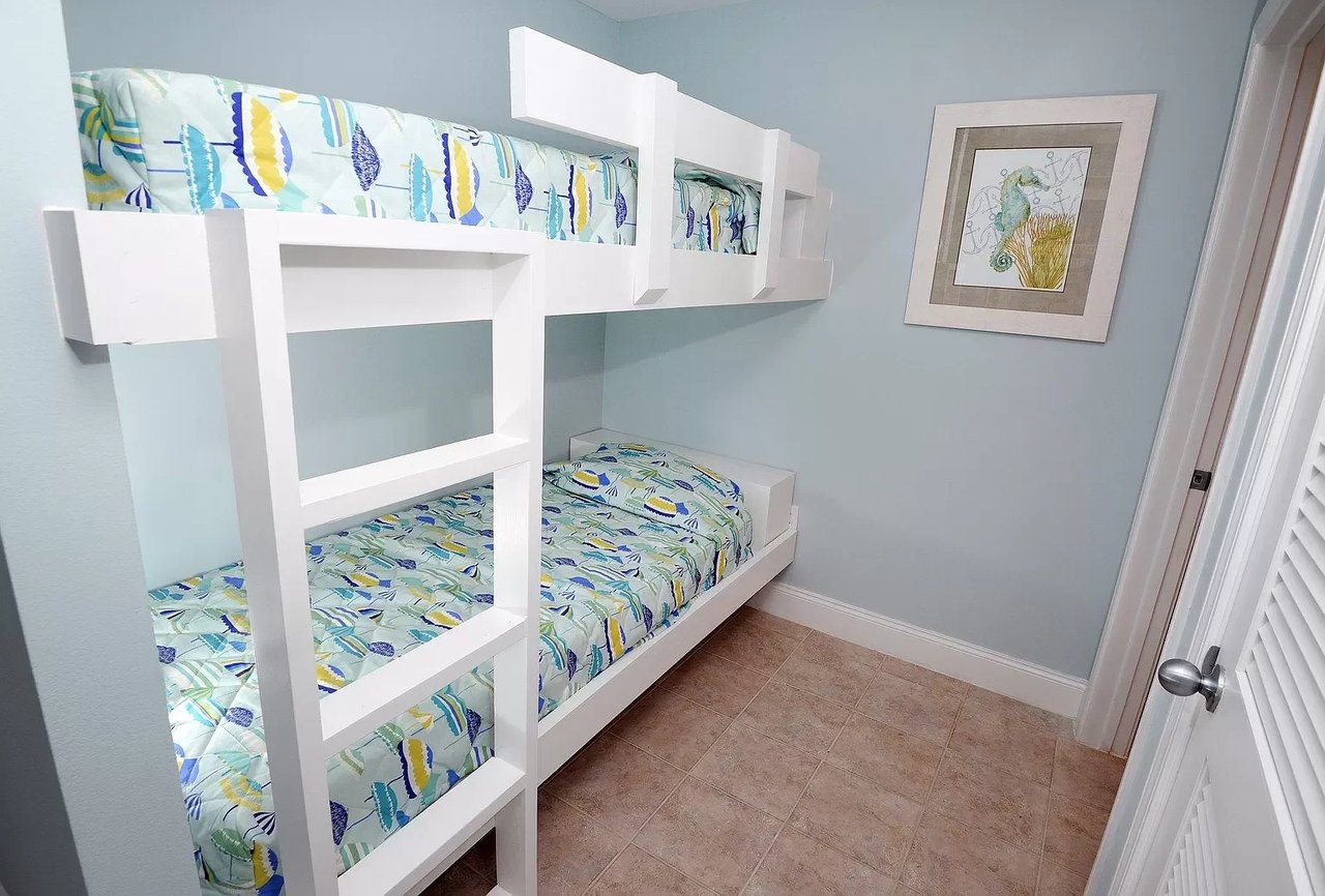9860 S Thomas Drive Unit 1015