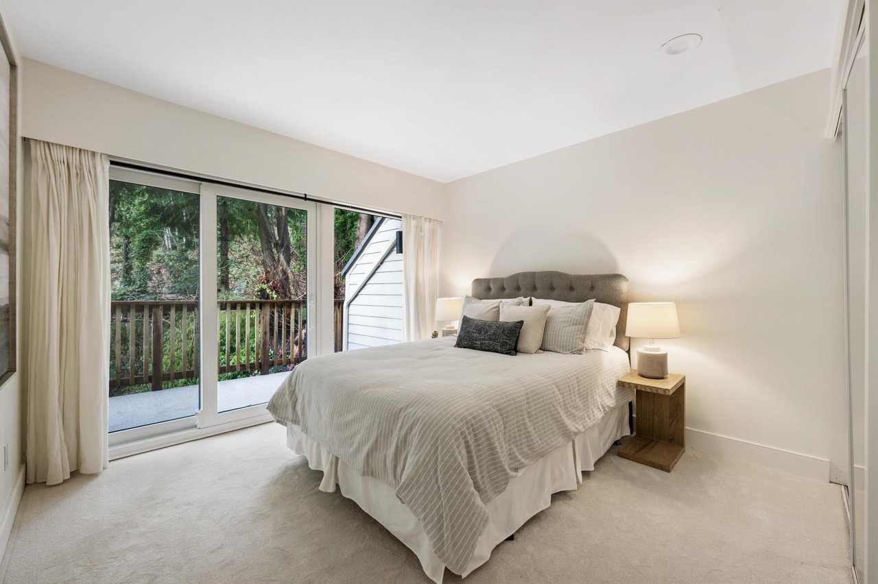 25-4957 Marine Dr