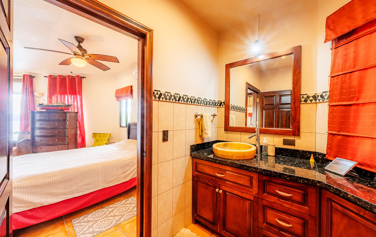 Luxury Lakefront Villa, Lake Arenal, Alajuela