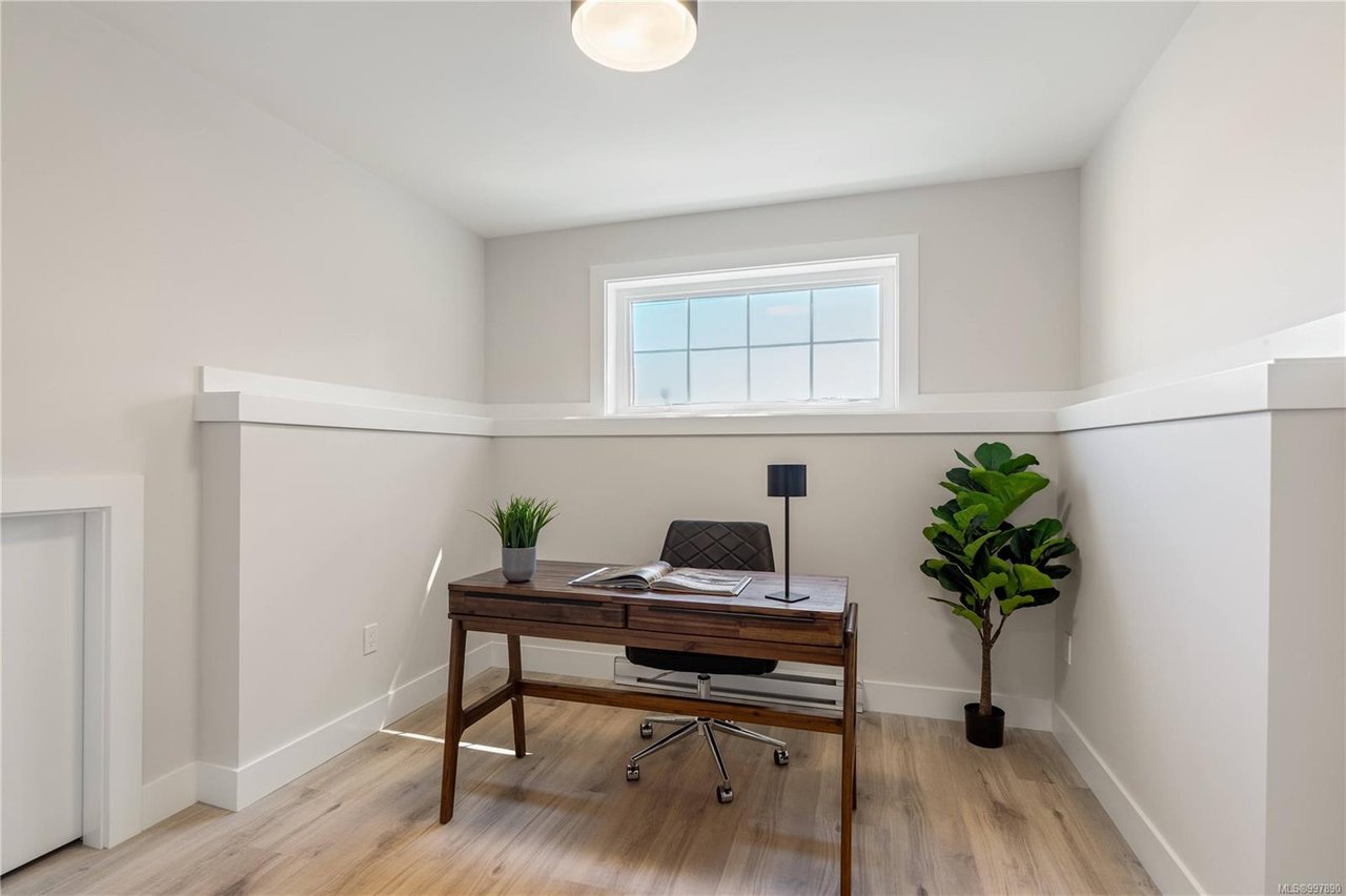 2-910 Old Esquimalt Rd
