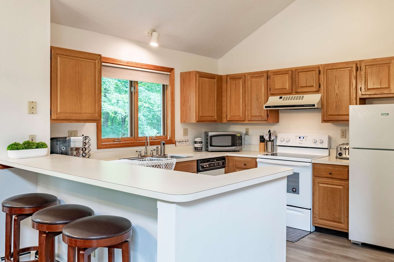 4 bedroom + Loft Forest Ridge Town Home for Ski Season
