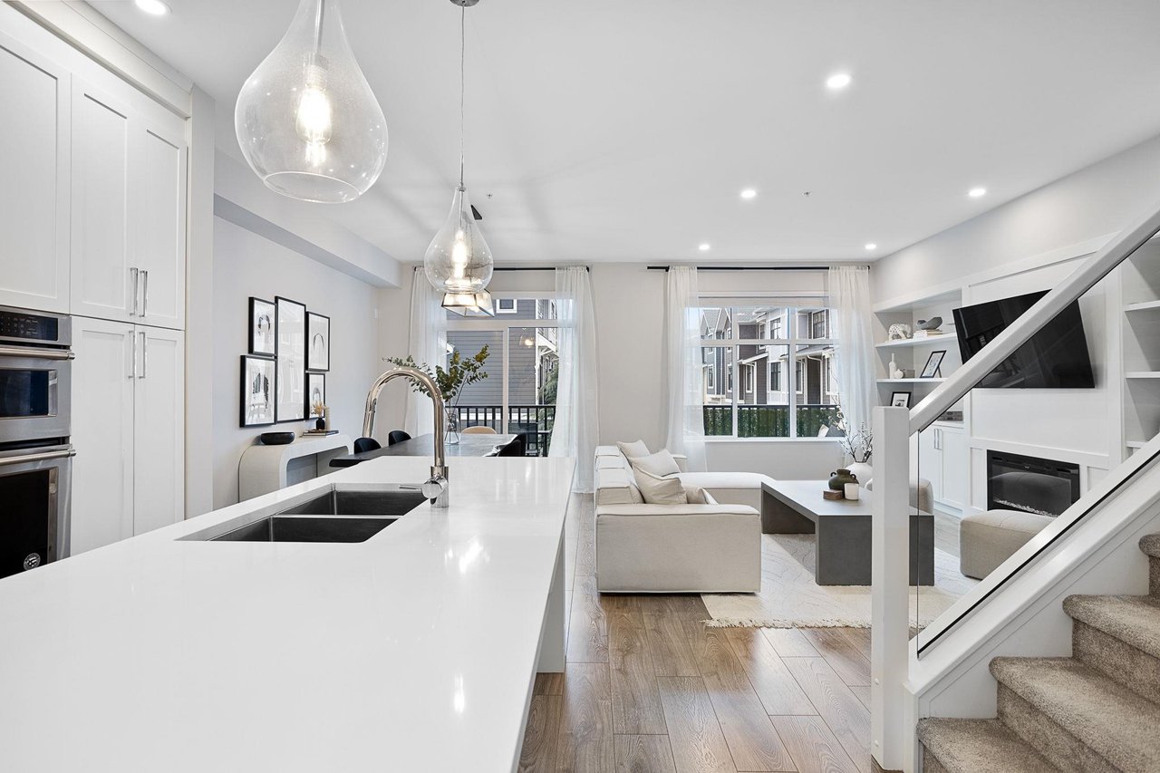 78-20327 72b Ave