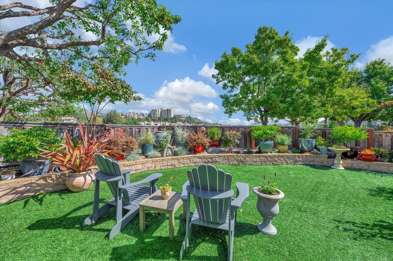 17 Crystal Creek Ct