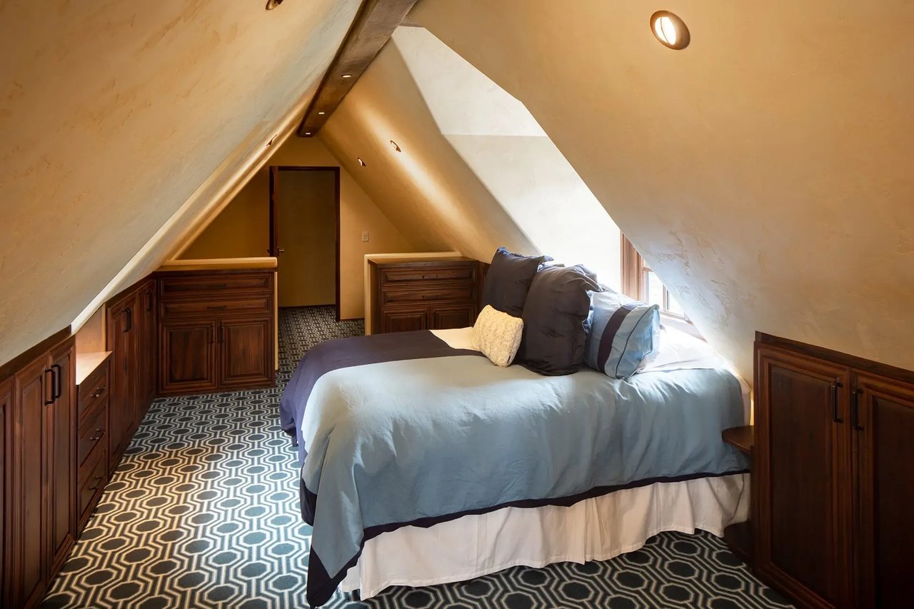CARMEL HIGHLANDS LUXURY RENTAL - "SHIPROCK"