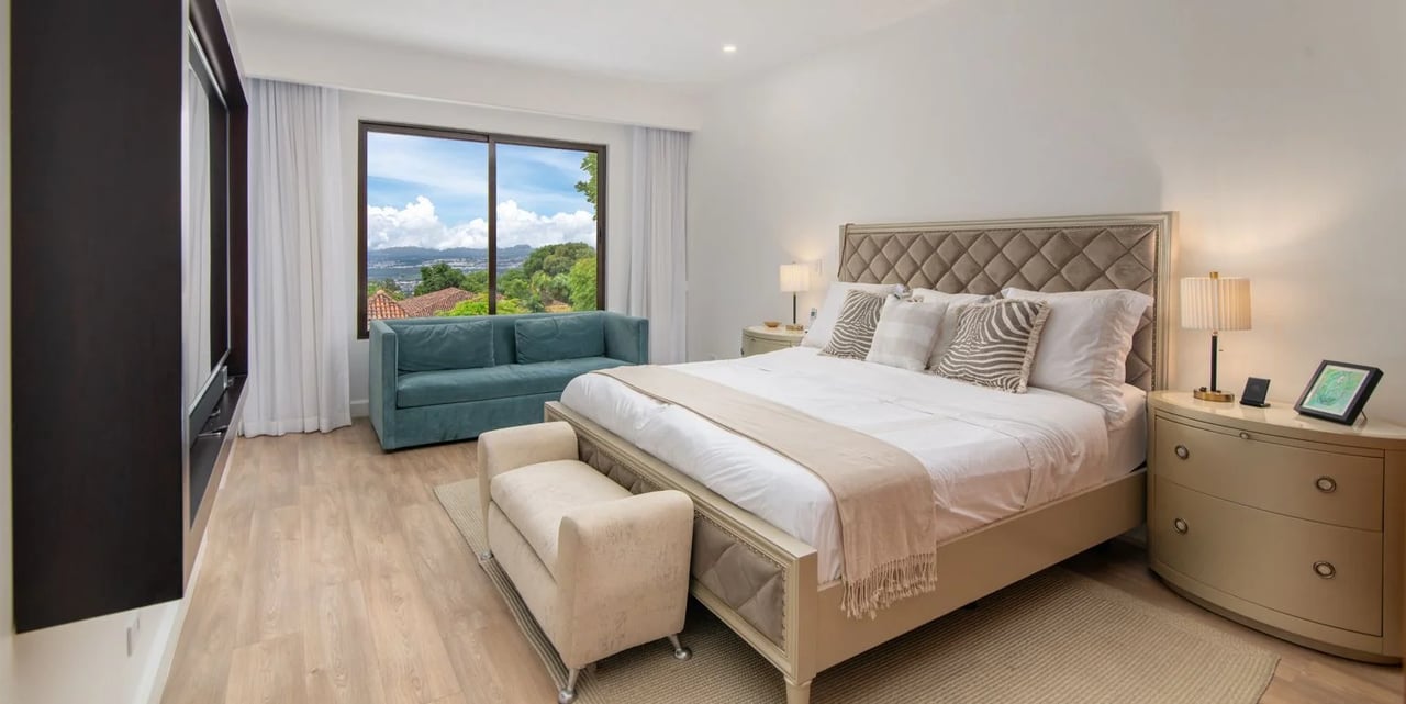 Renovated Pool Estate, Escazu, San Jose