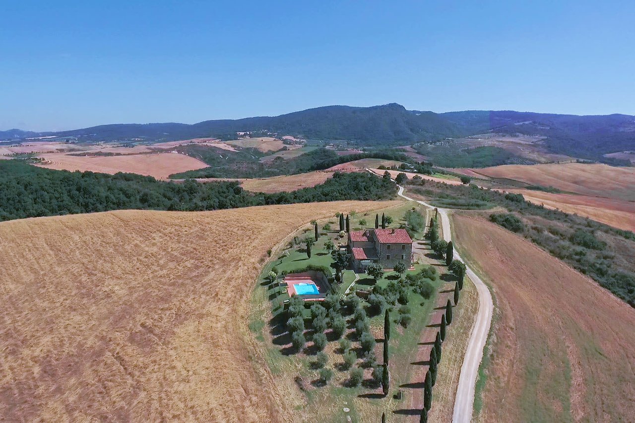 TENUTA IL GRANO “Charming Panoramic Farmhouse For Sale in Val d'Orcia”