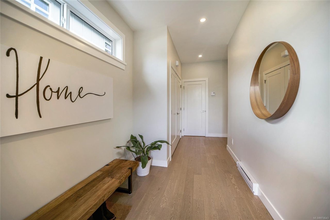 2187 Deerbrush Cres