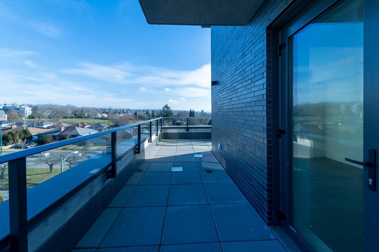 501-7777 Cambie St