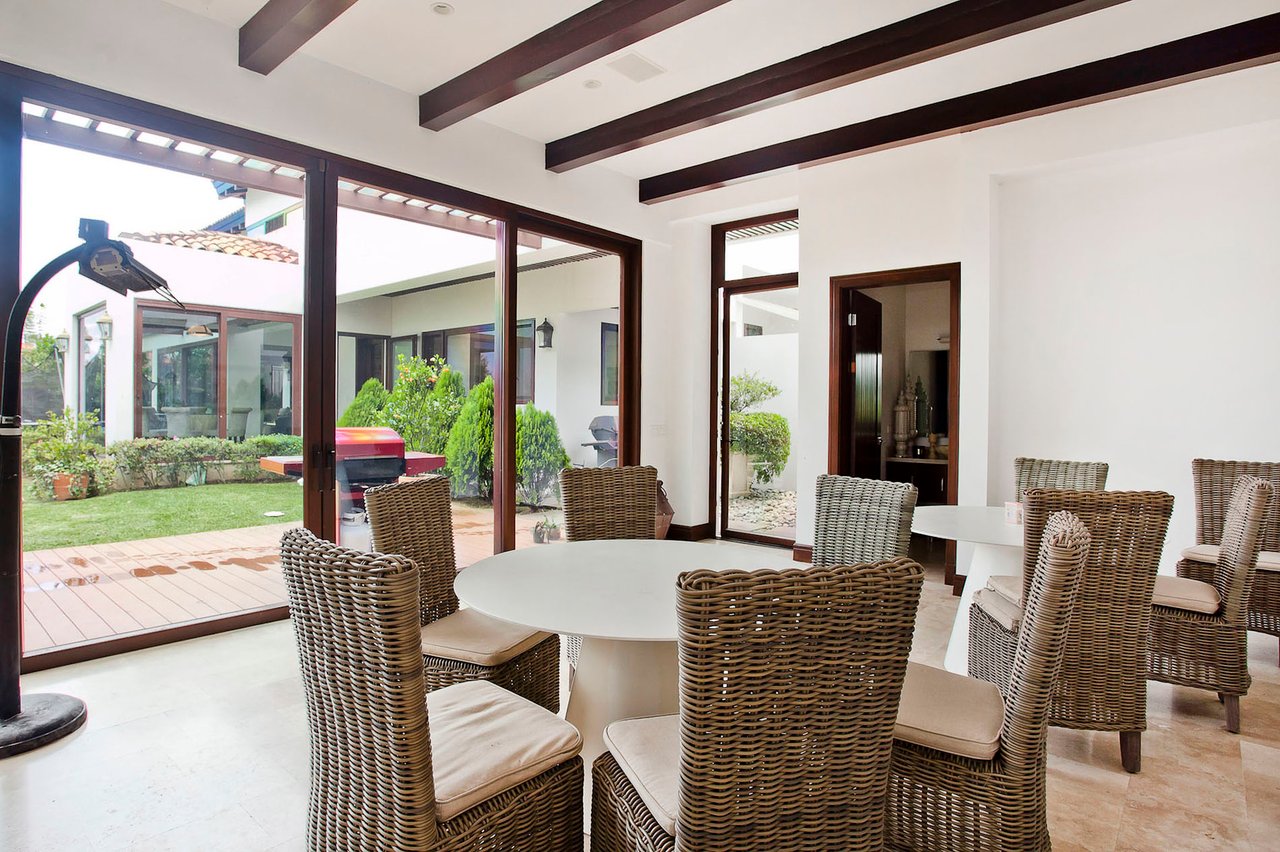 Grand Golf Course Luxury Estate, Curridabat, San Jose