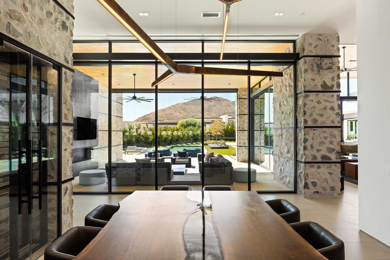 Luxury home in Cameldale Estates in Paradise Valley, AZ