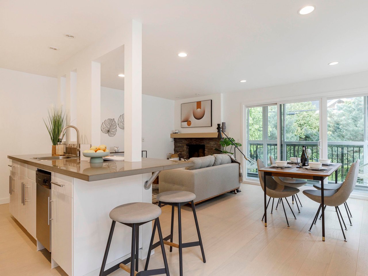 204-2770 Burrard St