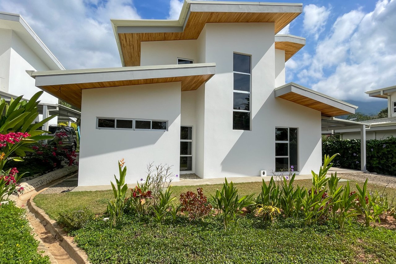 Low-Maintenance 3-Bedroom Villa With Pool & Peaceful Terraza On Calle Buganvillea In Ojochal Costa Rica