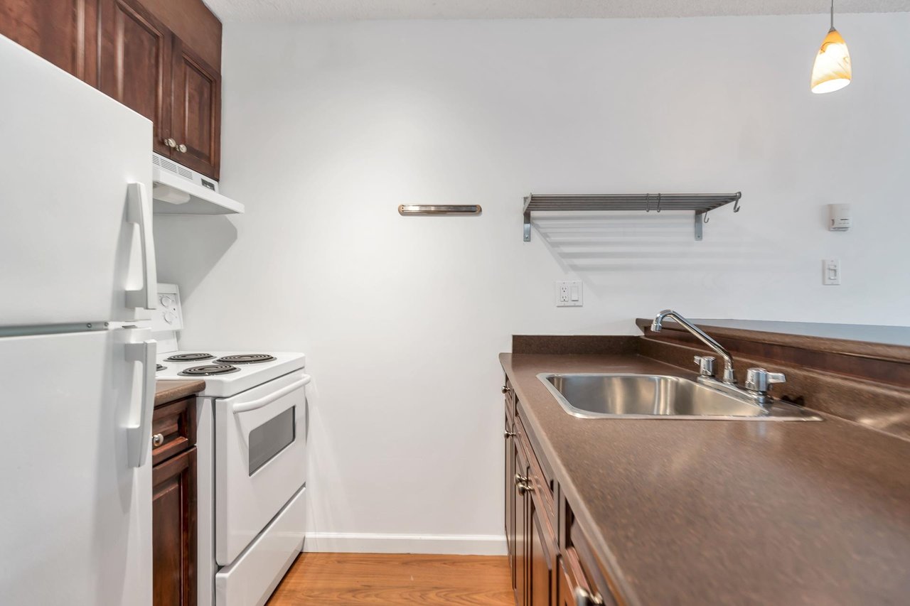 207-853 E 7th Ave