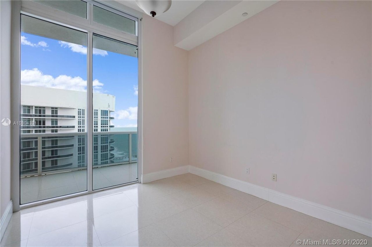 15901 Collins Ave, #4202