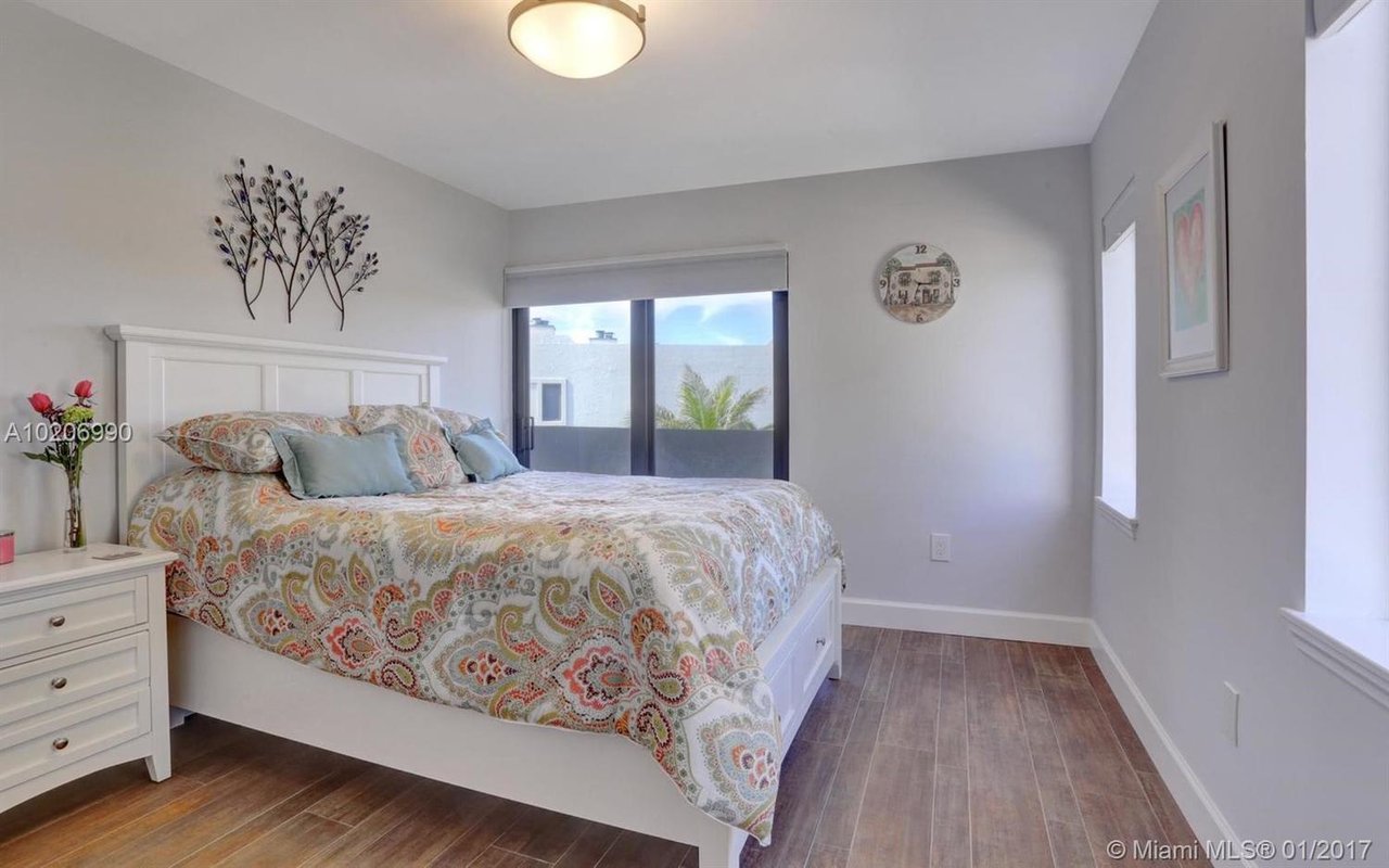 1223 Hillsboro Mile, #9
