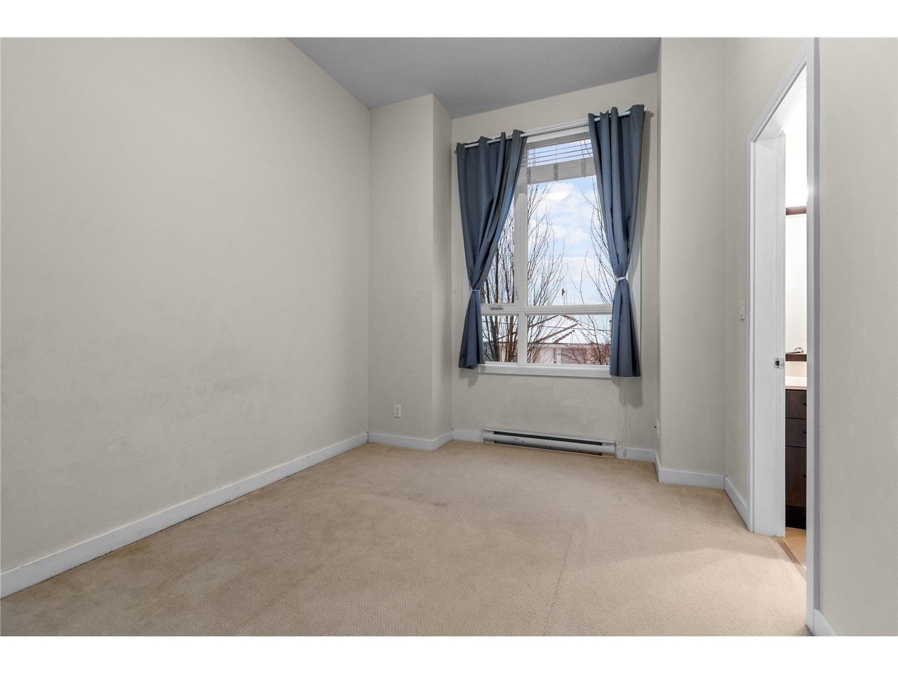 117-7777 Royal Oak Ave