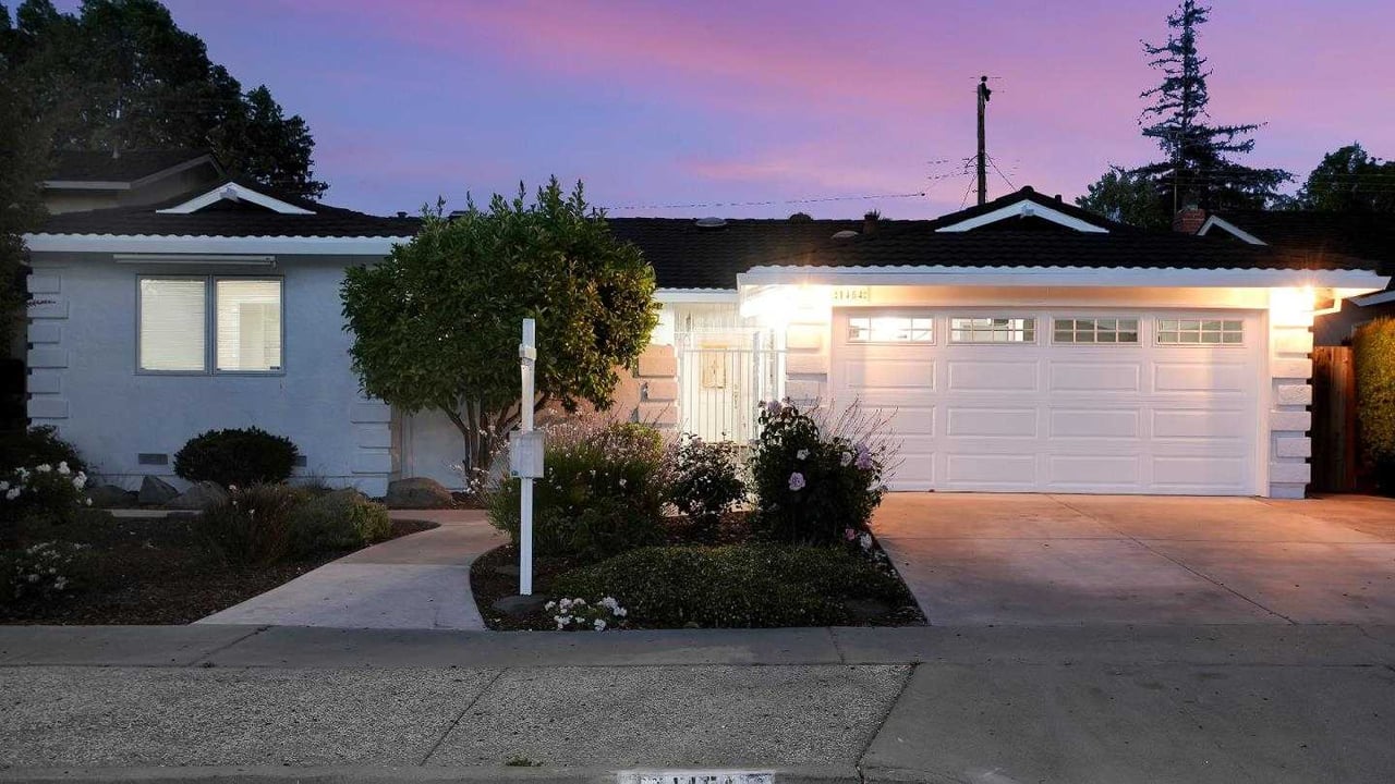 1454 Pine grove WAY