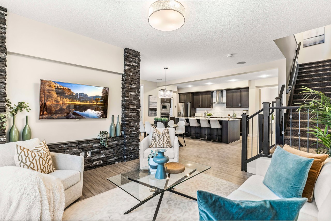 208 Mahogany Bay SE