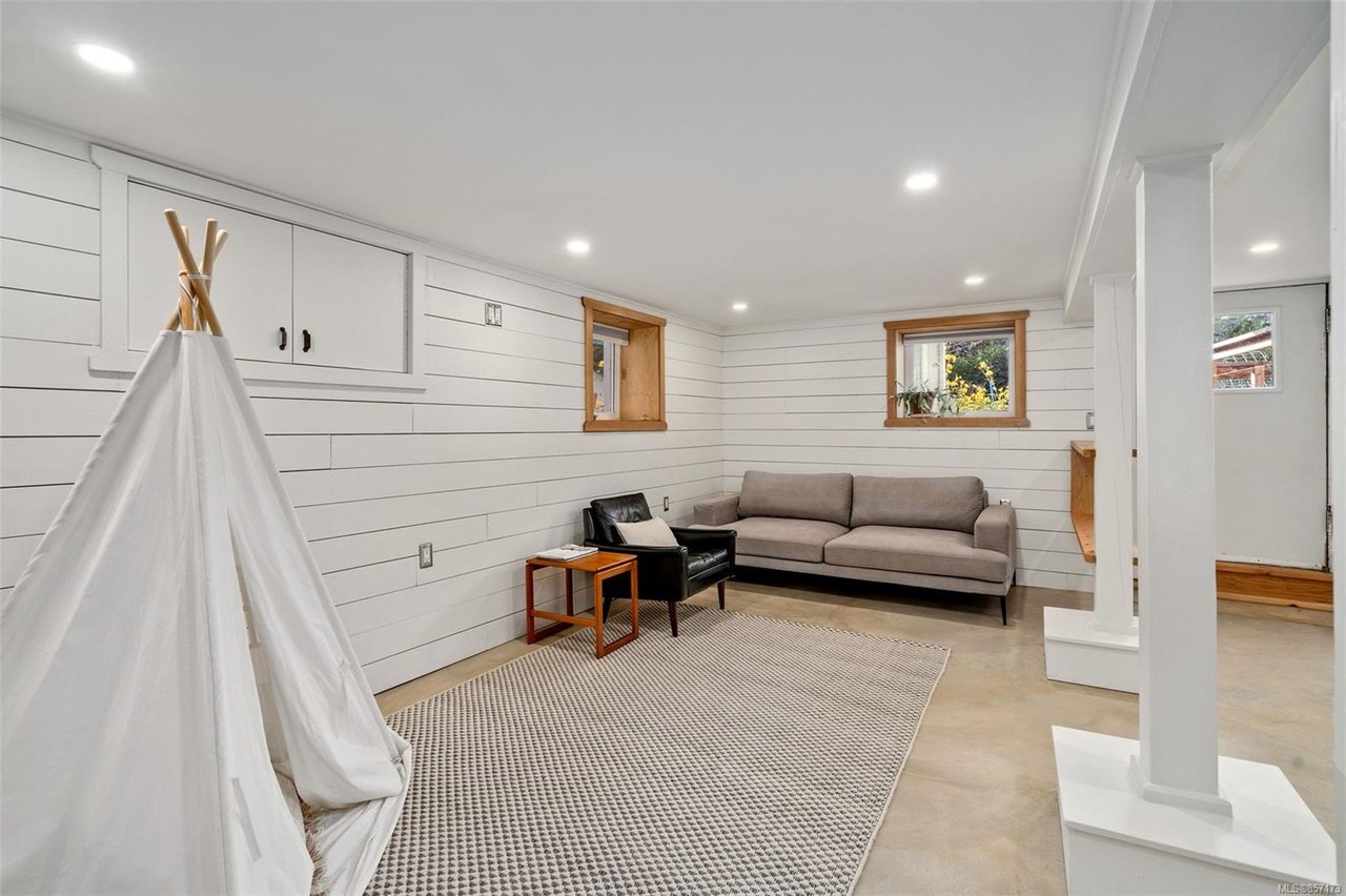 2632 Fernwood Rd