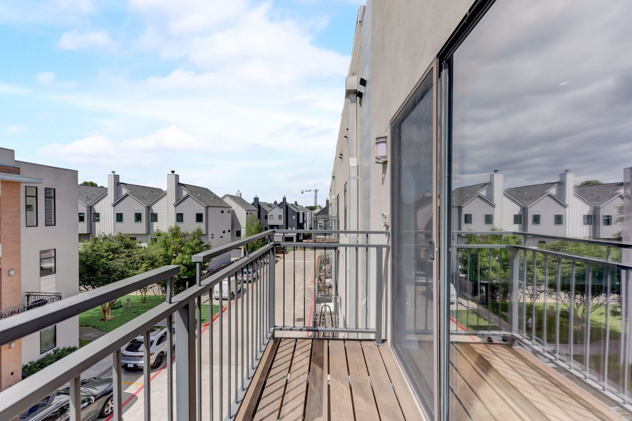 Modern 1/1 Condo in Vibrant South Austin for Lease!
