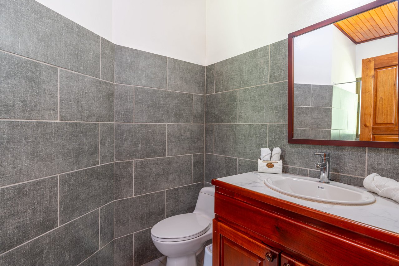 Excellent 3BR in Popular Neighborhood, Quiet, Private, Strong Rental Income