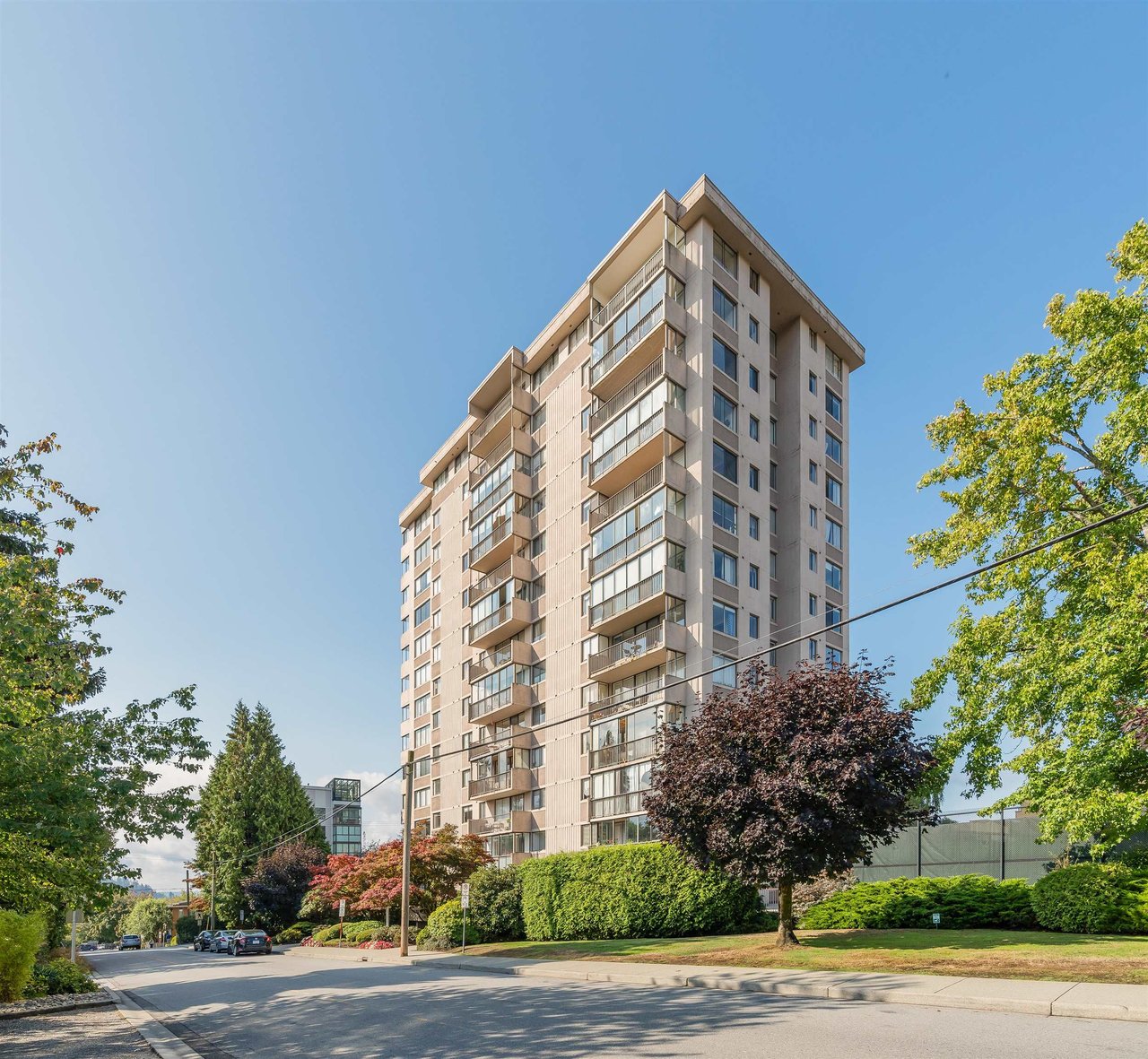 302-555 13th Street, West Vancouver