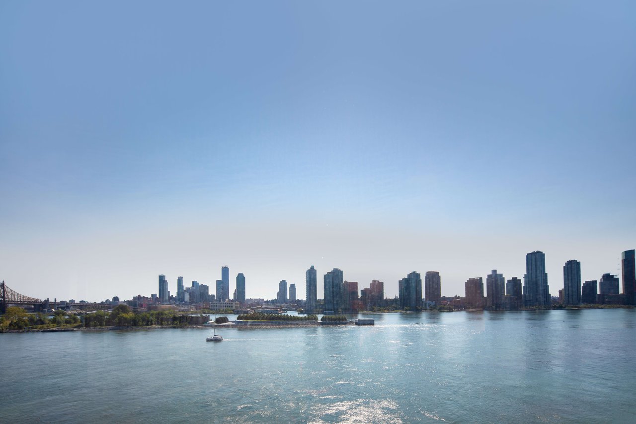 870 United Nations Plaza, 8E