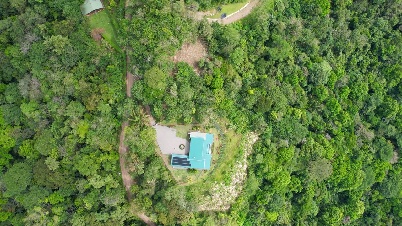Solar Powered Infinity Pool Home, Ojochal, Puntarenas
