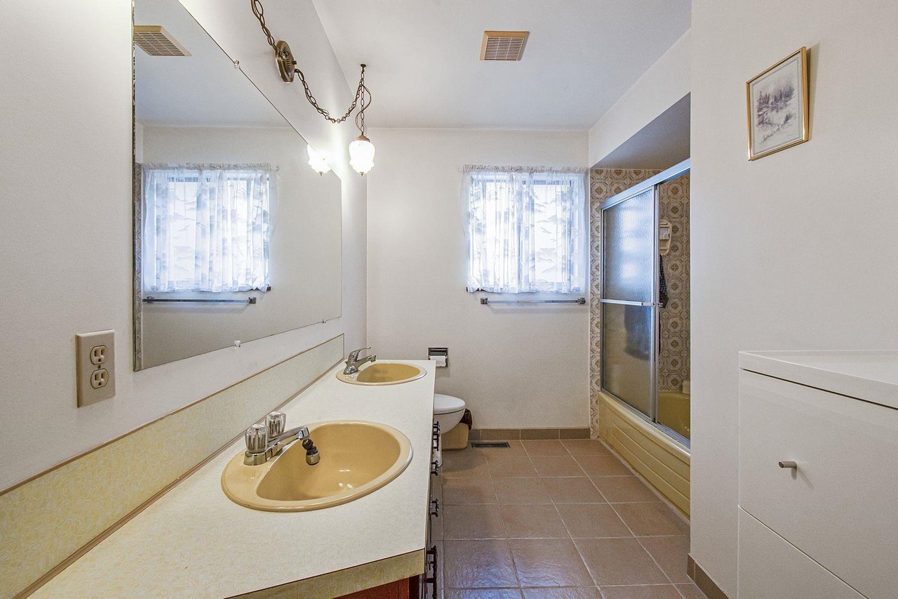2920 Camrose Dr