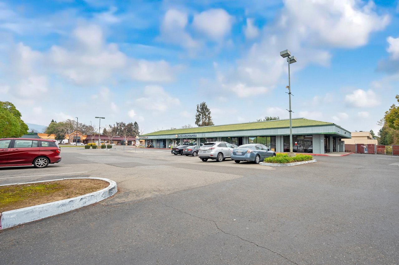 NNN Leased Shopping Center