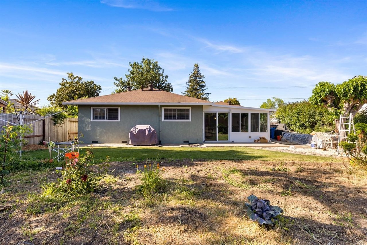 330 Lucas Cir
