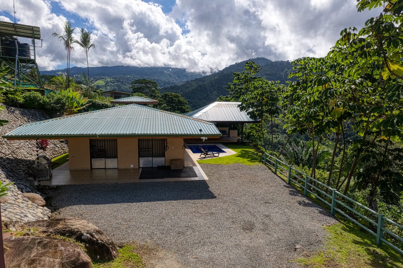 2 Bedroom with Amazing Whales Tail View on paved road