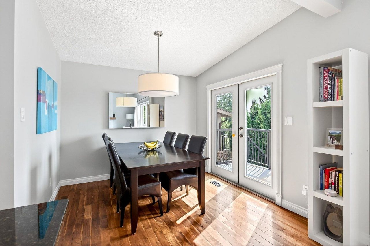 320 Dartmoor Dr