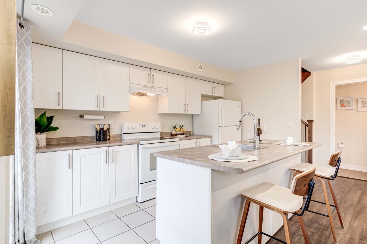 112-2 Dunsheath Way