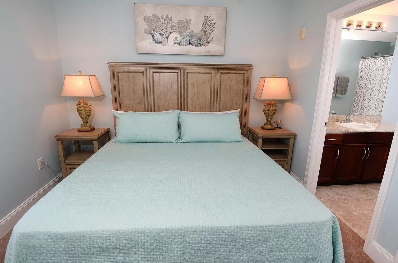 9860 S Thomas Drive Unit 1015