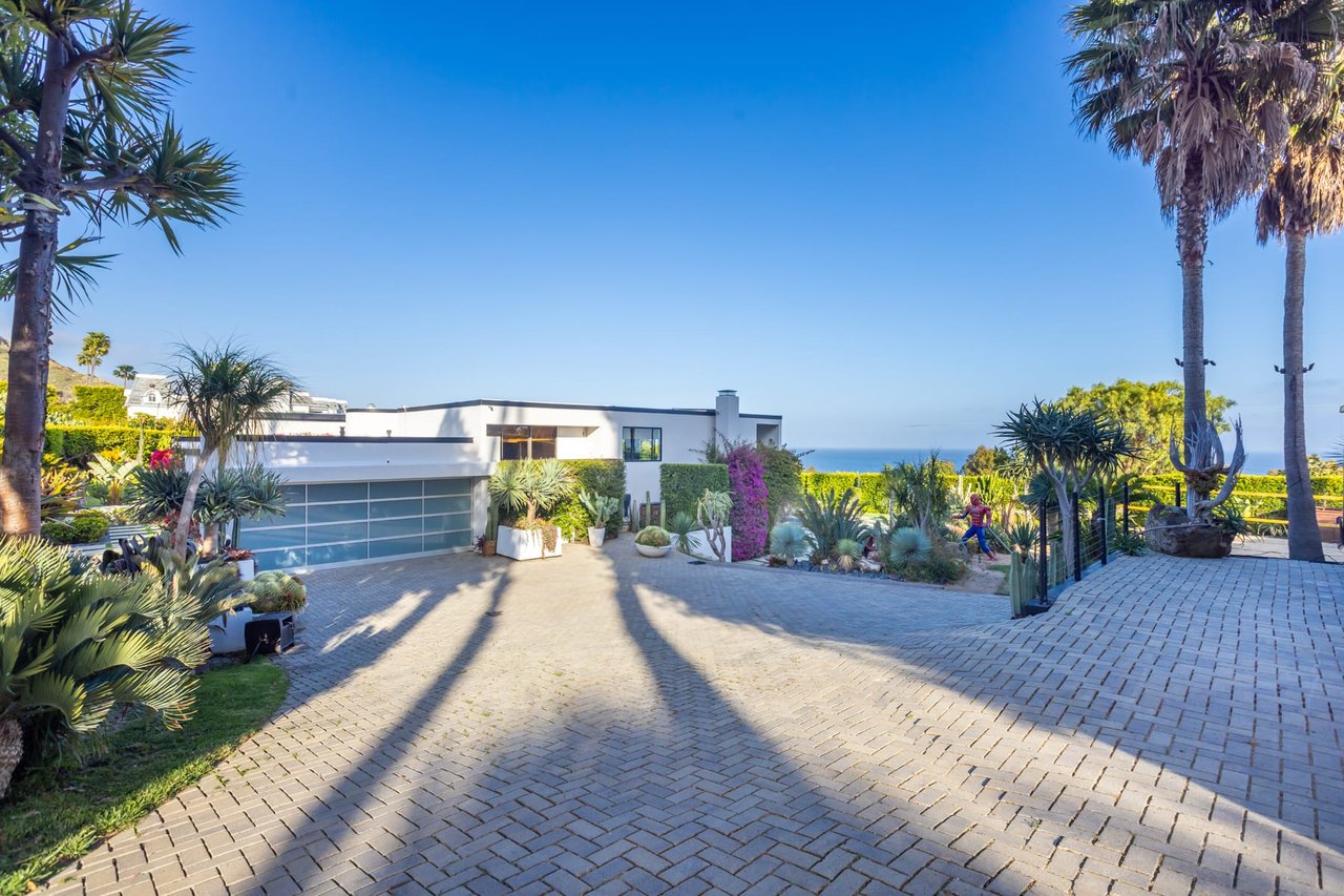 Malibu Luxury 4 BR Home w Pool and Ocean Views