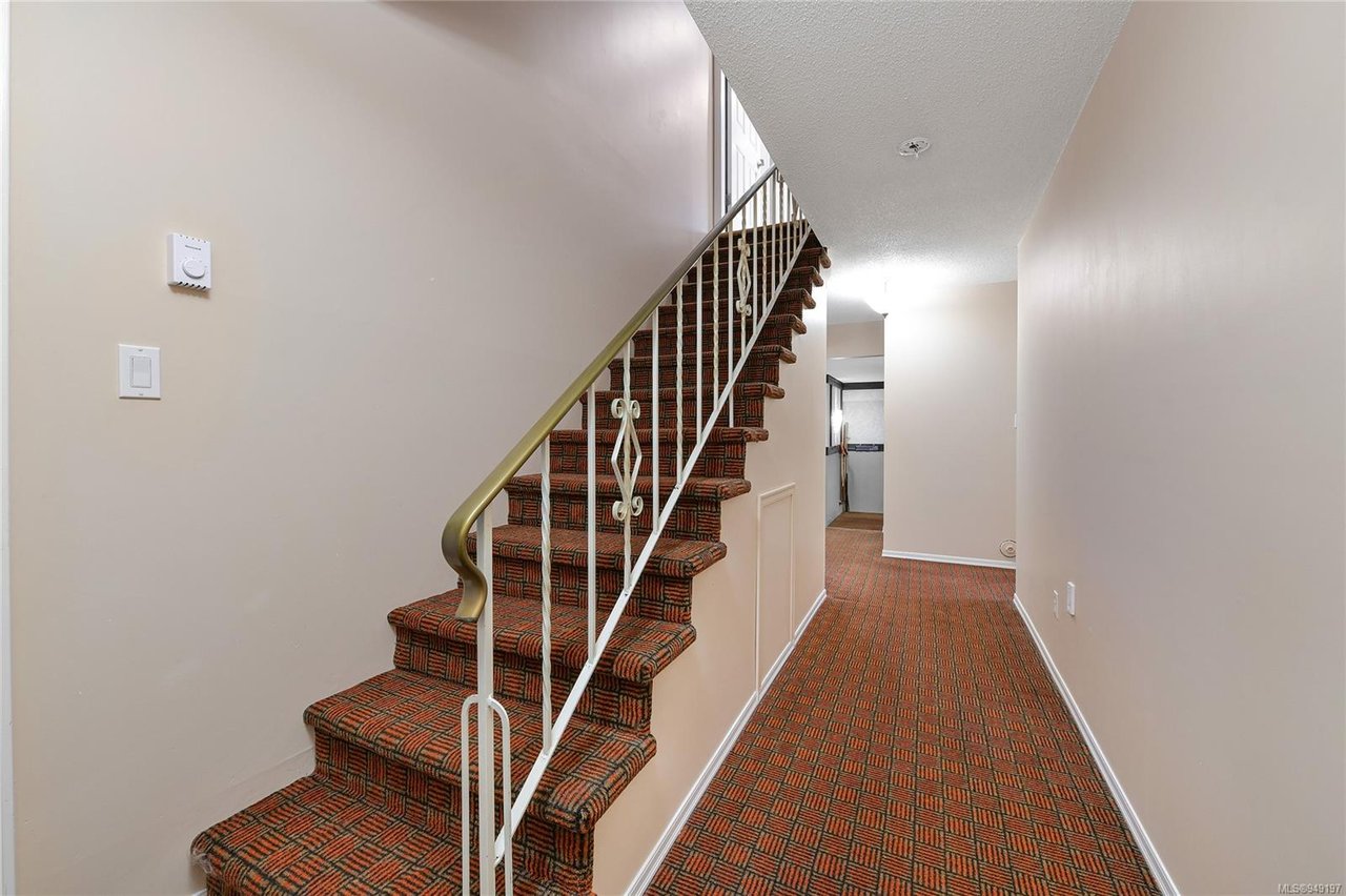 879 Denford Cres