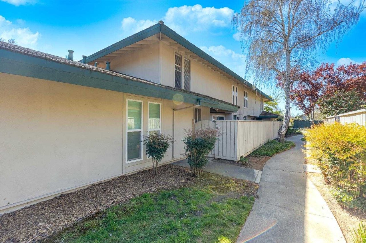 402 Roundtree Court