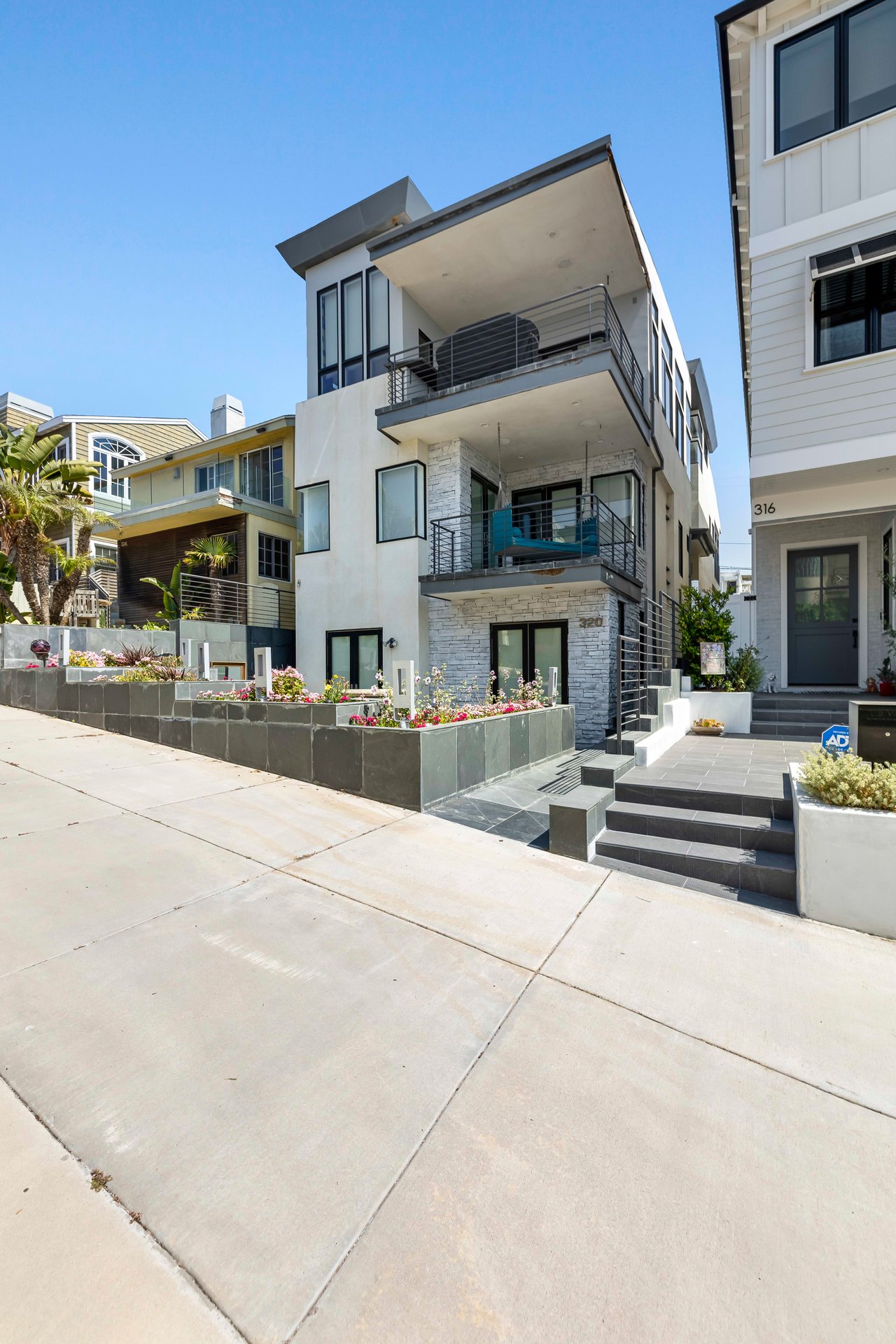 Manhattan Beach Contemporary