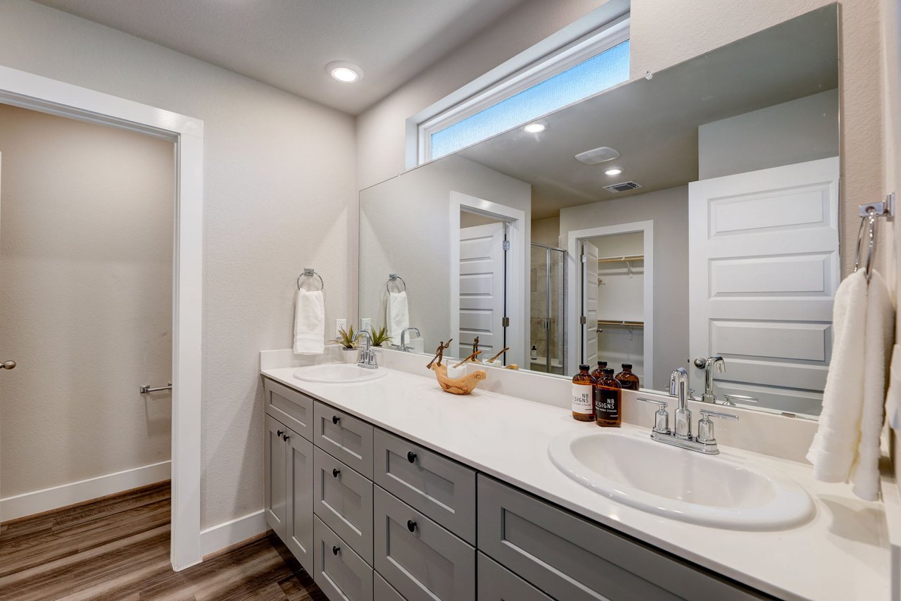 Stunning 2021 Meritage Home in Easton Park with FREE Solar Panels! Better Priced Than New Builds and Move-In Ready!