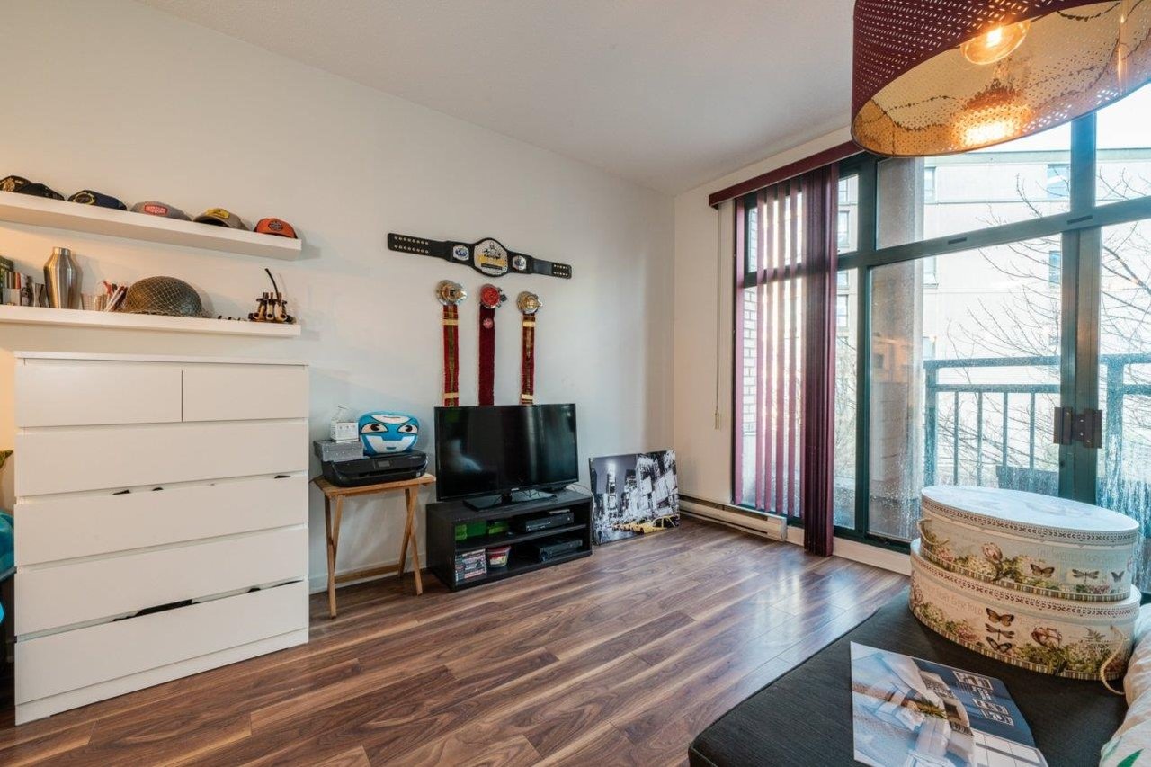 309-22 E Cordova St