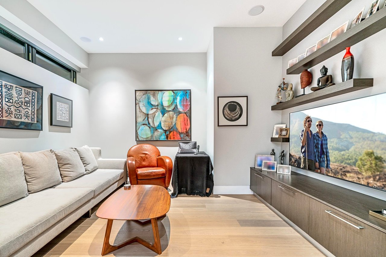 6255 St. Georges Cres