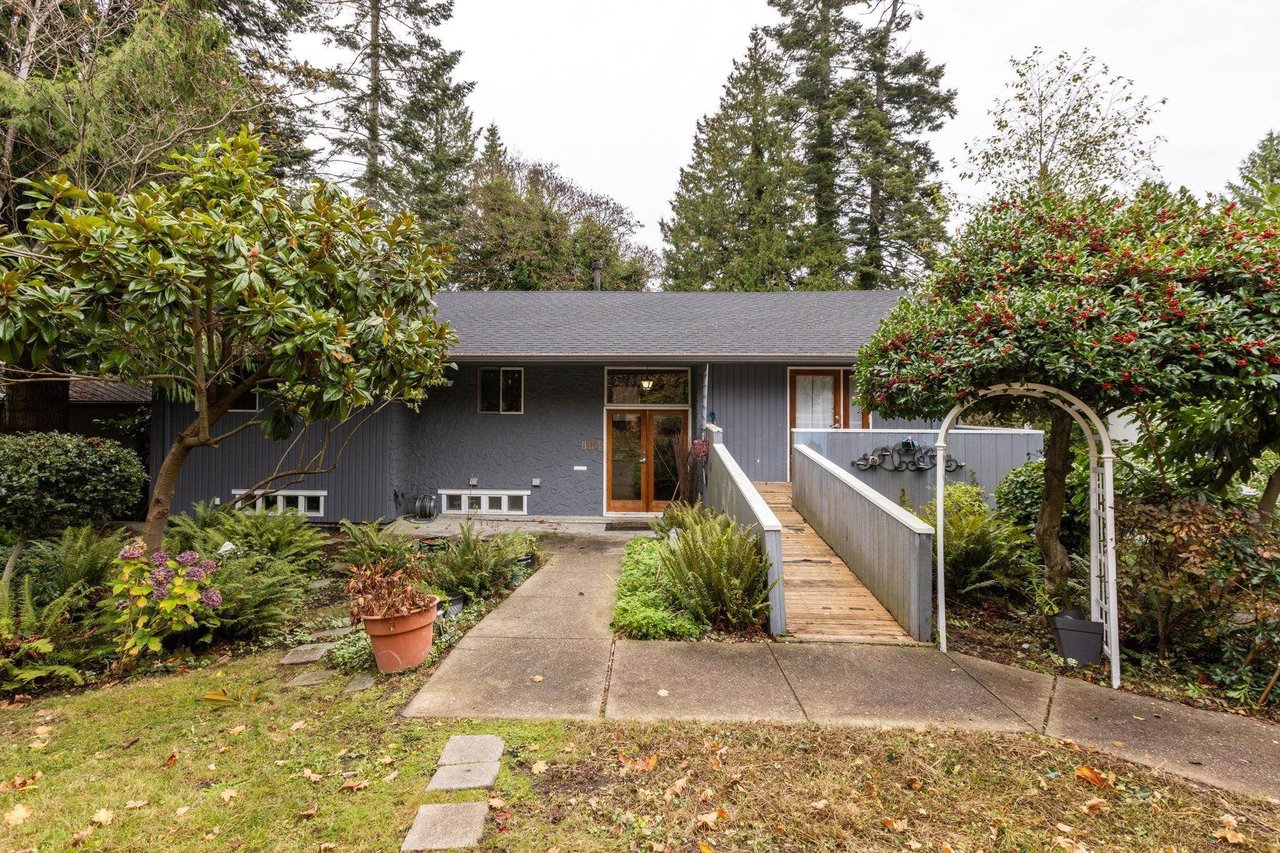 864 Gale Dr