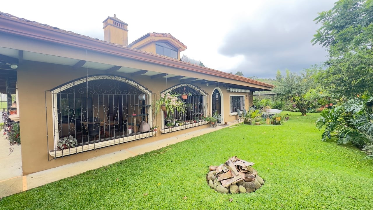Colonial Gated Community Estate, Curridabat, San Jose