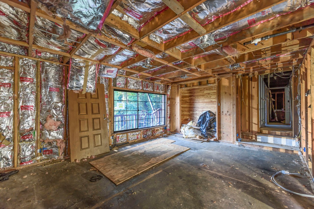 Enchanted and Serene Tree House Property- Represented Seller