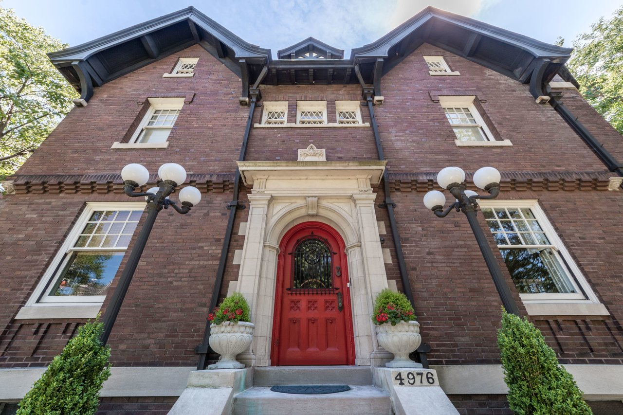 A CWE Historic Home on Cobblestone Pershing Place