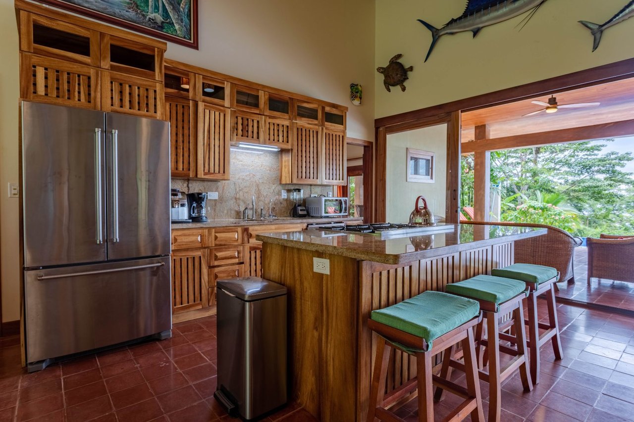 Solar Powered Ocean View Estate, Dominical, Puntarenas