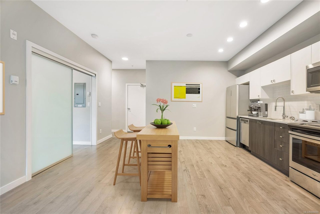 210-767 Tyee Rd